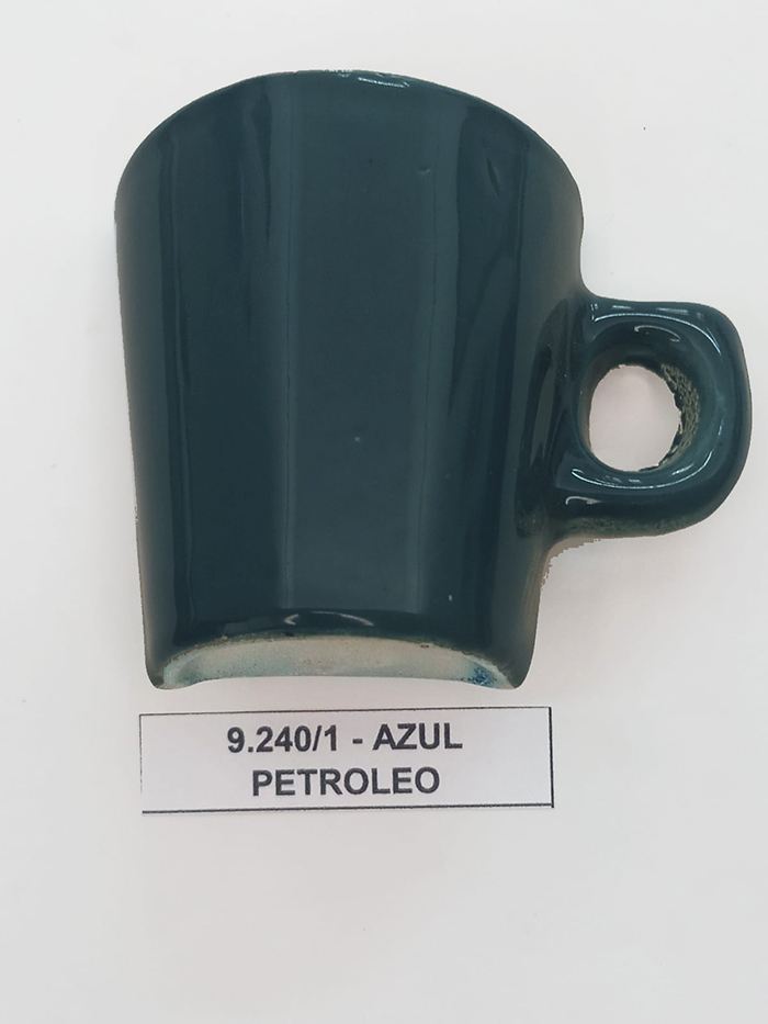 Esmalte coloreado azul petróleo en polvo.