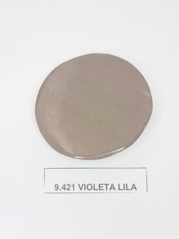 Engobe sólido color violeta lila.